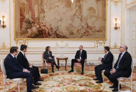 Prezident Parisdə “SUEZ” qrupun baş direktorunun müavini ilə görüşüb