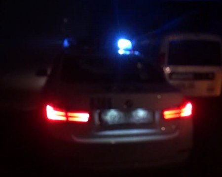 Yol polisi maşını qovdu maşın ağaca çırpılıb ,sürücü ağır  xəsarət alıb FOTO--VIDEO