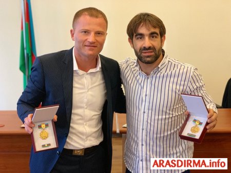 İlham Əliyev Rafael Ağayev və Eduard Məmmədovu medalla təltif etdi - FOTO