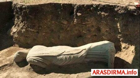 Türkiyədə arxeoloqlar 1700 yaşı olan heykəl aşkarlayıblar