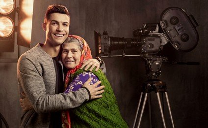 Cristiano Ronaldo Ümmiyə xala ilə reklama çəkildi - VİDEO