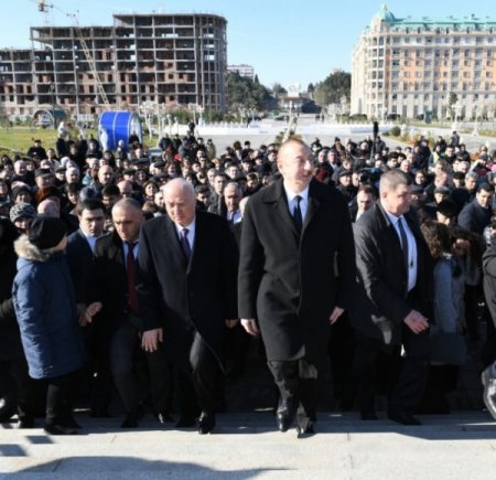 Prezident Sumqayıt bulvarında sakinlərlə görüşdü - FOTOLAR