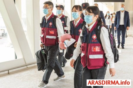 AZAL Çinin aparıcı həkimlərini Bakıya çatdırdı (FOTO)
