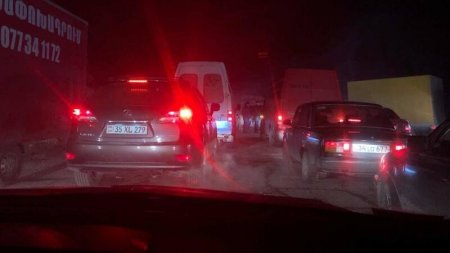 Ermənistanda ETİRAZ DALĞASI: Gümrü-İrəvan yolu bağlandı
