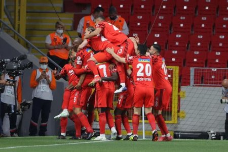 10-cu kubok – “Beşiktaş”dan “Qızıl dubl”
