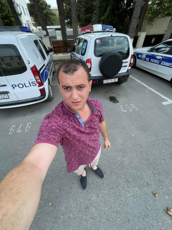Şortikə görə Polis Şöbəsinə buraxılmadı: "Bura plyaj deyil" (FOTO)