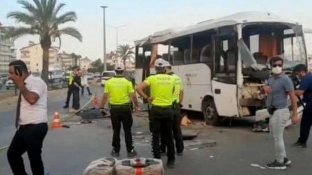 Antalyada DƏHŞƏTLİ QƏZA: 3 nəfər öldü, 16 nəfər yaralandı