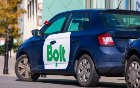 Taksi sürücüsü rusca danışan müştərisini cəzalandırdı - VİDEO