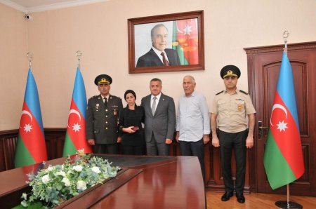 Abşeronda şəhidin ordeni ailəsinə təqdim edildi - FOTO