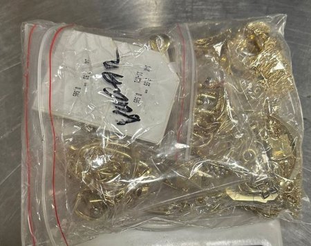 Ölkəyə qanunsuz yolla 420 minlik qızıl keçirilməsinin qarşısı alındı - Fotolar
