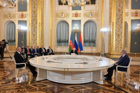 Moskvada Azərbaycan, Rusiya və Ermənistan liderləri görüşdü