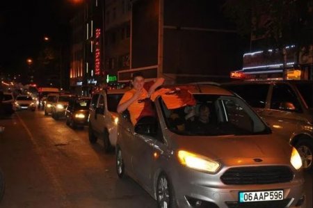 “Qalatasaray”ın qələbəsi İstanbulda izdihama səbəb olub - FOTO